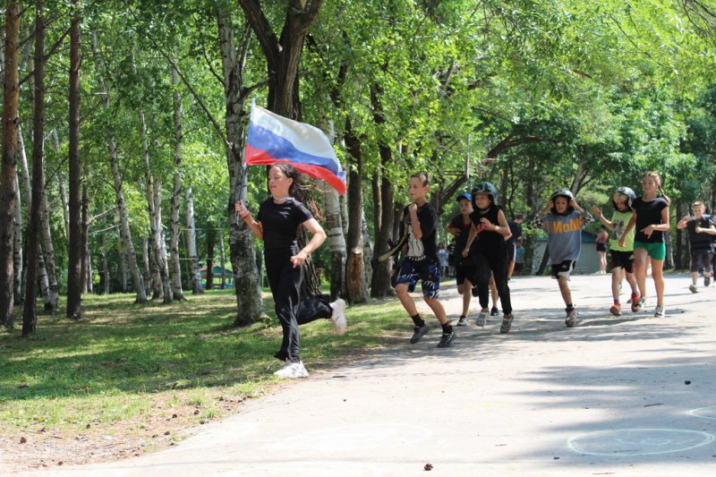 В Спасске-Дальнем Приморского края полицейские провели эстафету «Зарница» для воспитанников детского оздоровительного лагеря